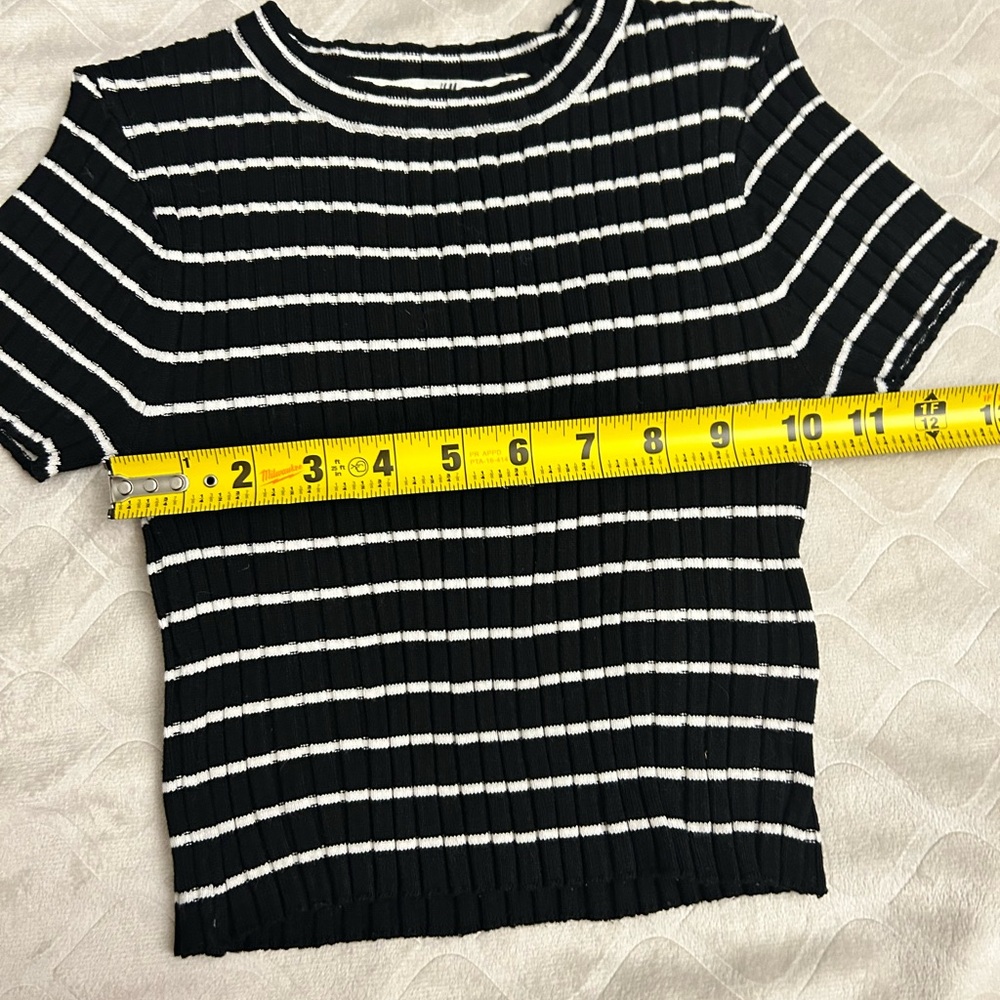 H&M Monochrome Striped Ribbed Tee - Picture 4 of 4